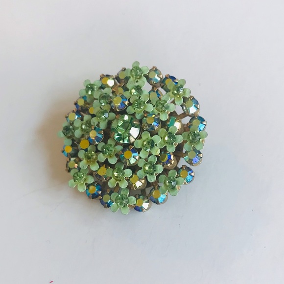 Vintage Style Weiss Signed Brooch - Vintage & Collectible - Picture 4 of 6